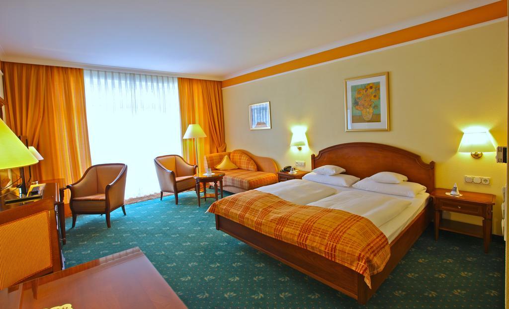 Hotel Am Schlossberg Erding Room photo
